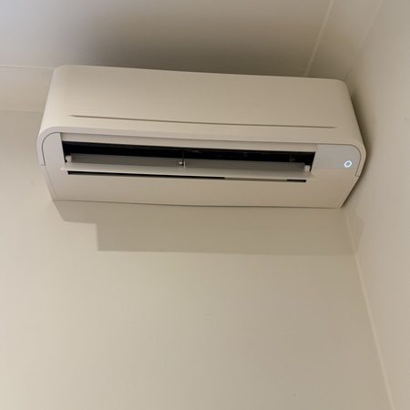 Wall mounted AC Unit